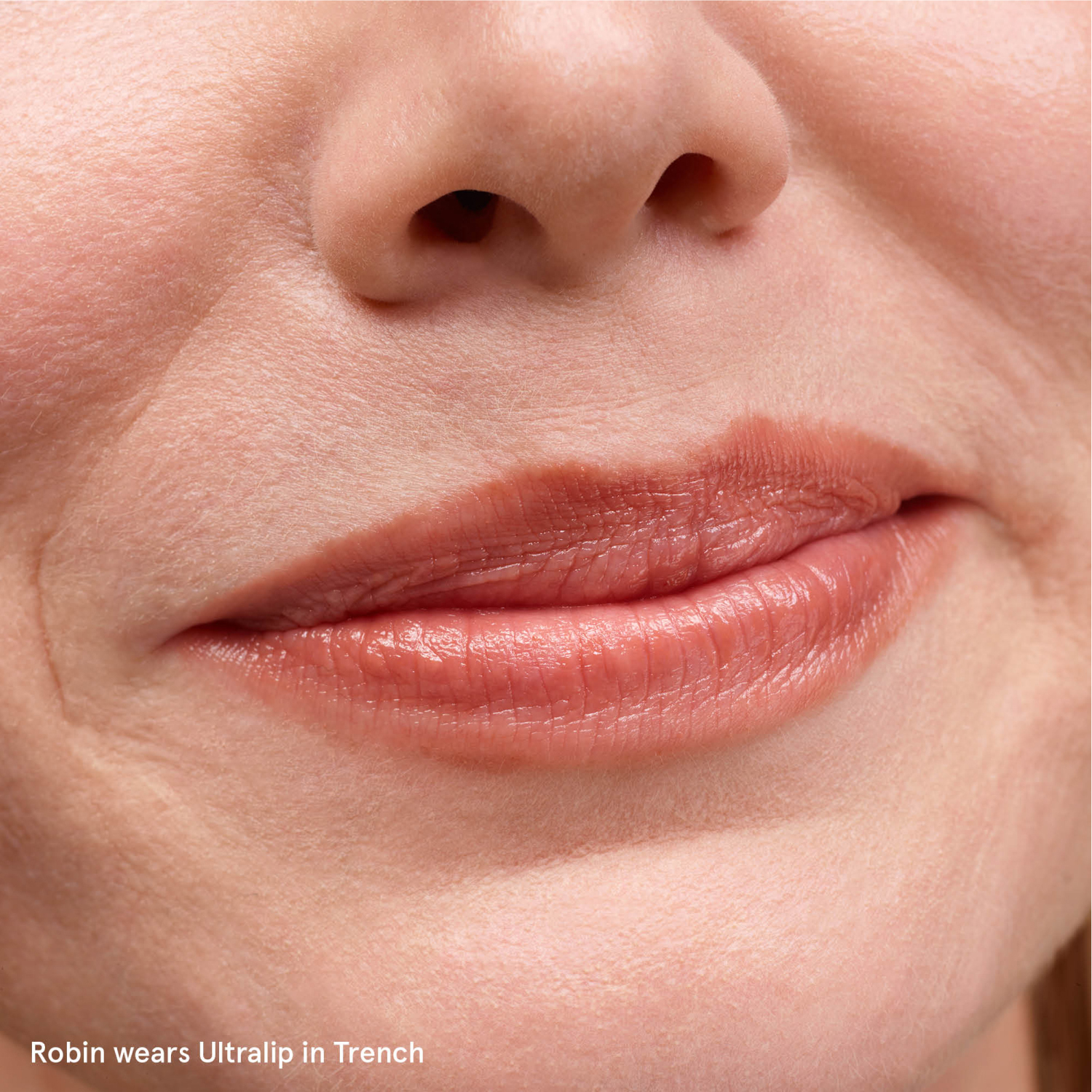 ULTRALIP HIGH SHINE LIPSTICK (LABIAL EN BARRA CON ÁCIDO HIALURÓNICO)